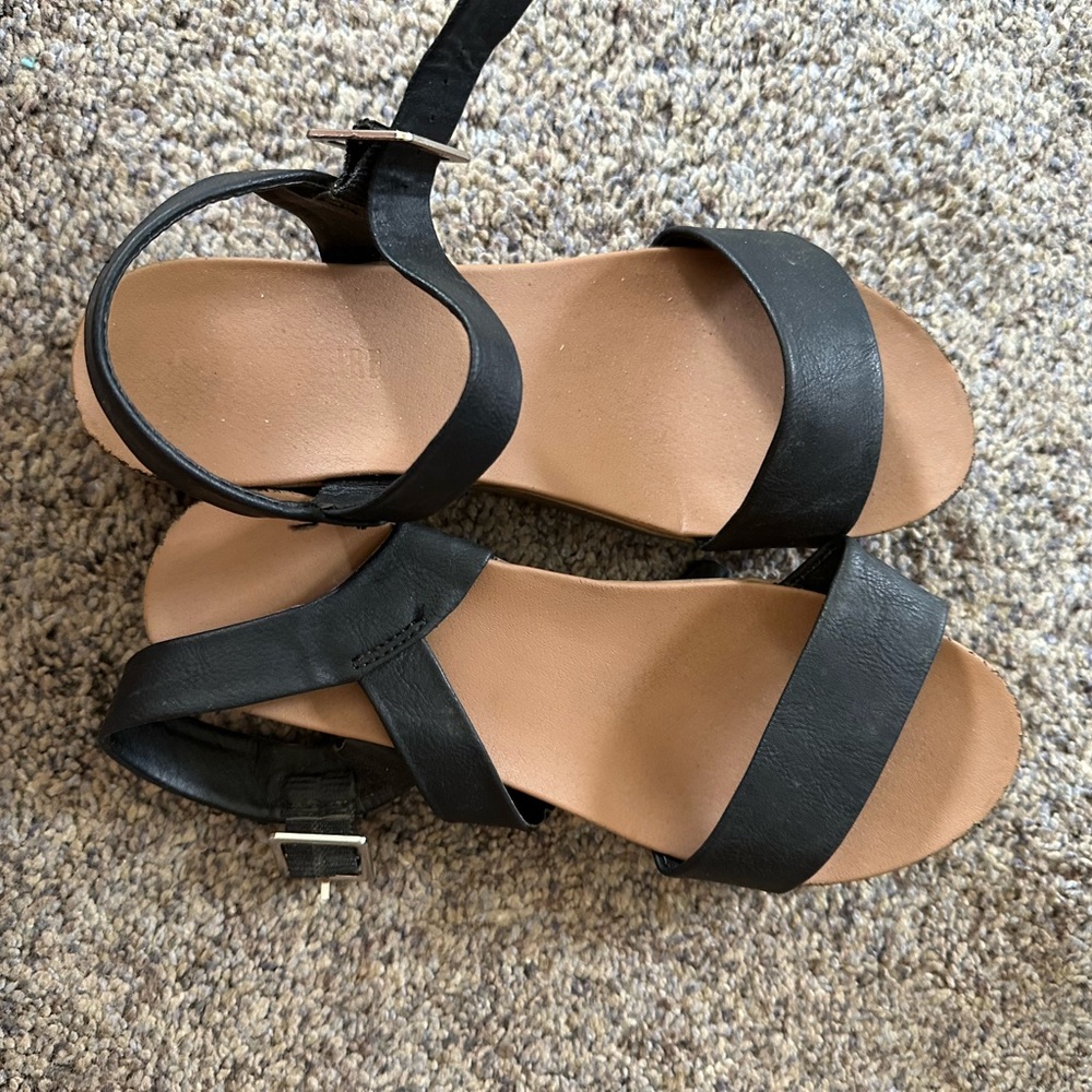 Women’s sandals